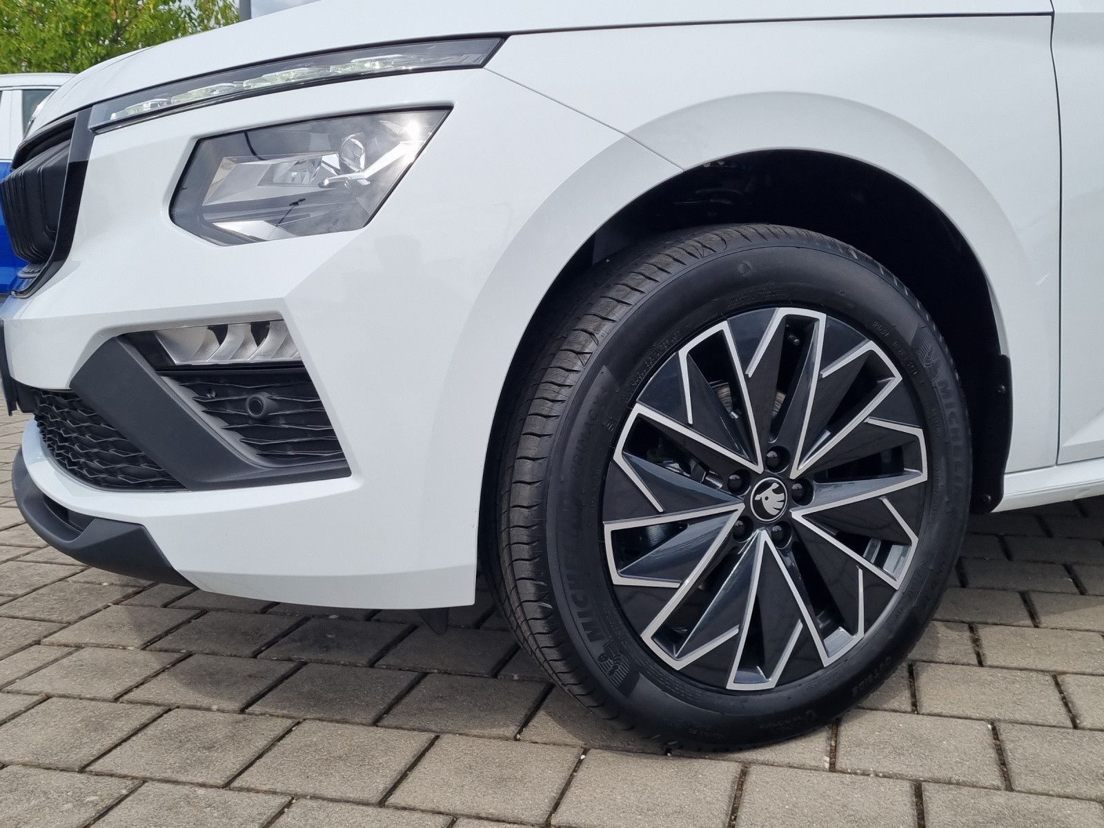 Fahrzeugabbildung SKODA Kamiq Balance 1,5 TSI AHK Simply Clever Black