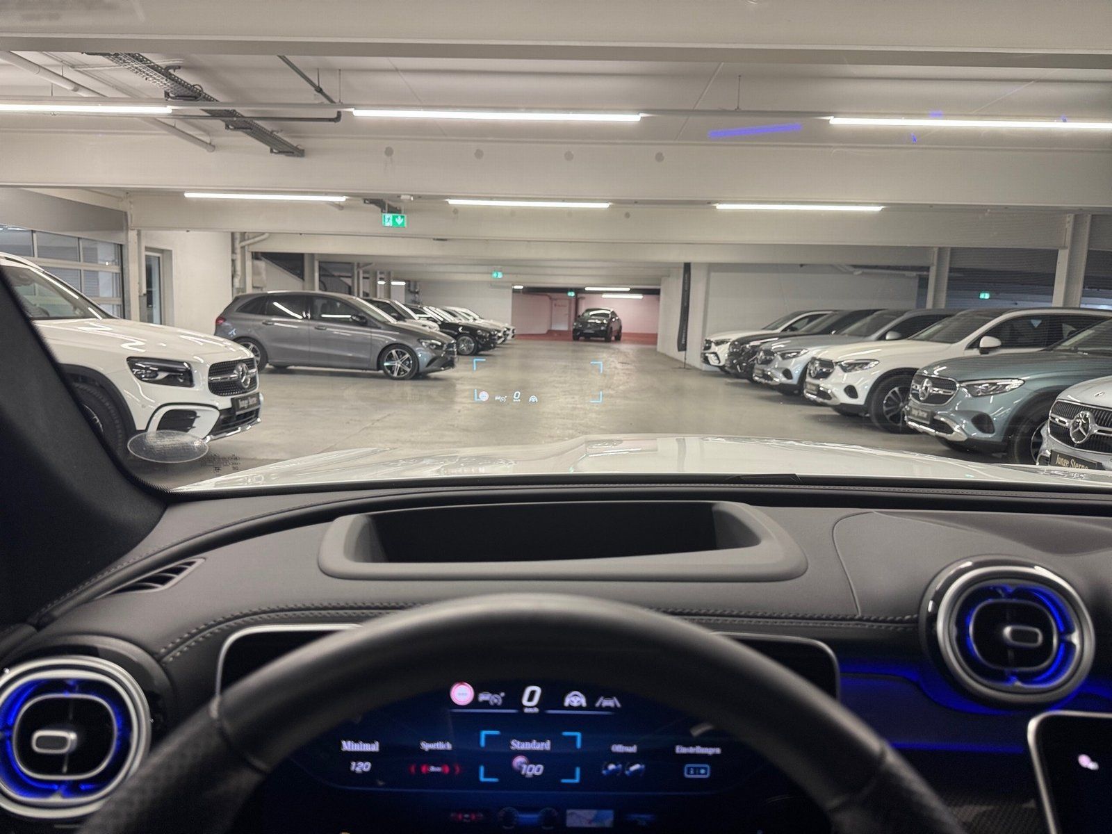 Fahrzeugabbildung Mercedes-Benz GLC 300 4M AMG Plus*Airmatic*STDHZG*Distro*AHK*