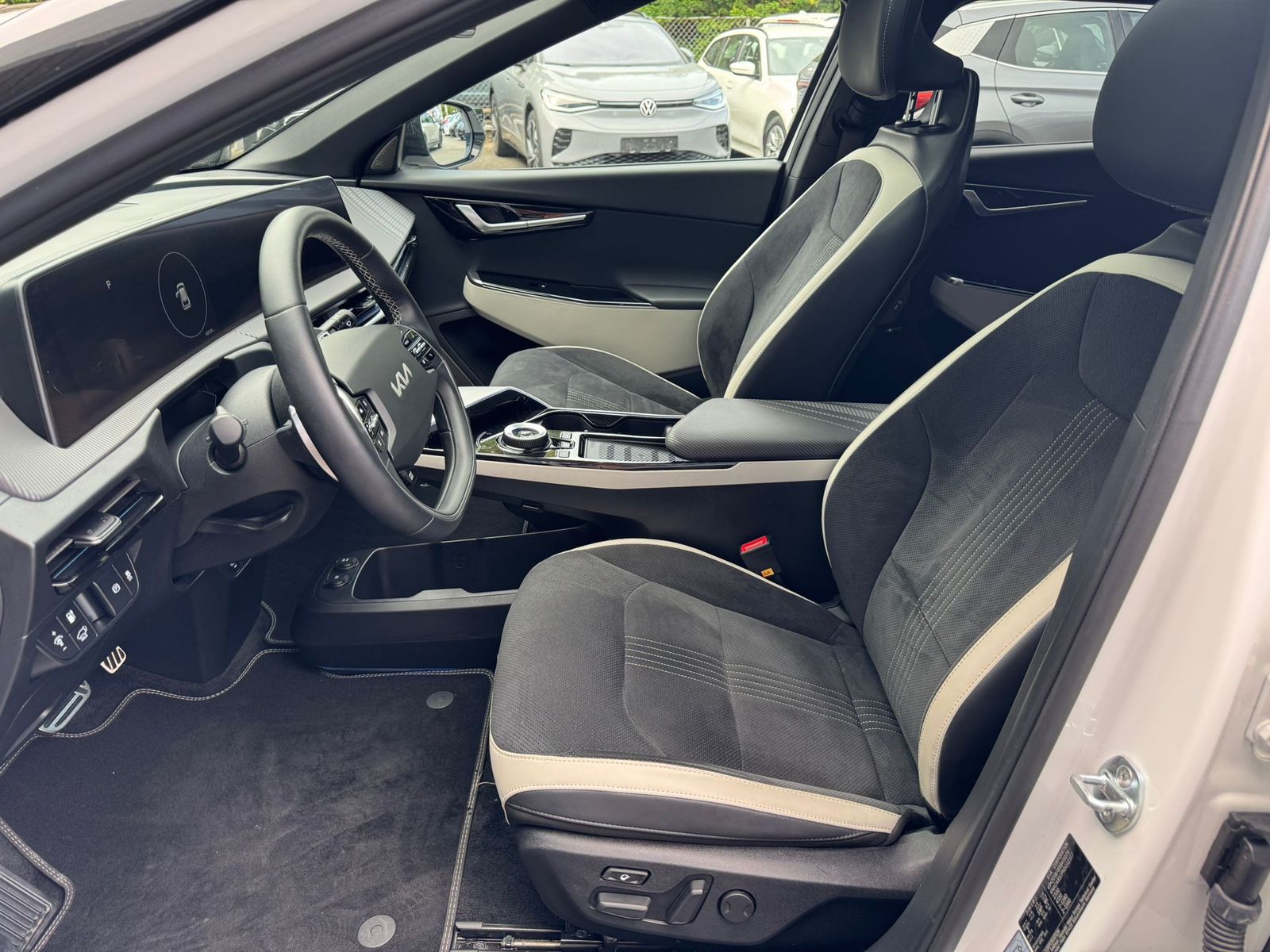Fahrzeugabbildung Kia EV6 GT-Line 4WD PANO+NAVI+LED+SHZ+HEAD+ACC+360°+