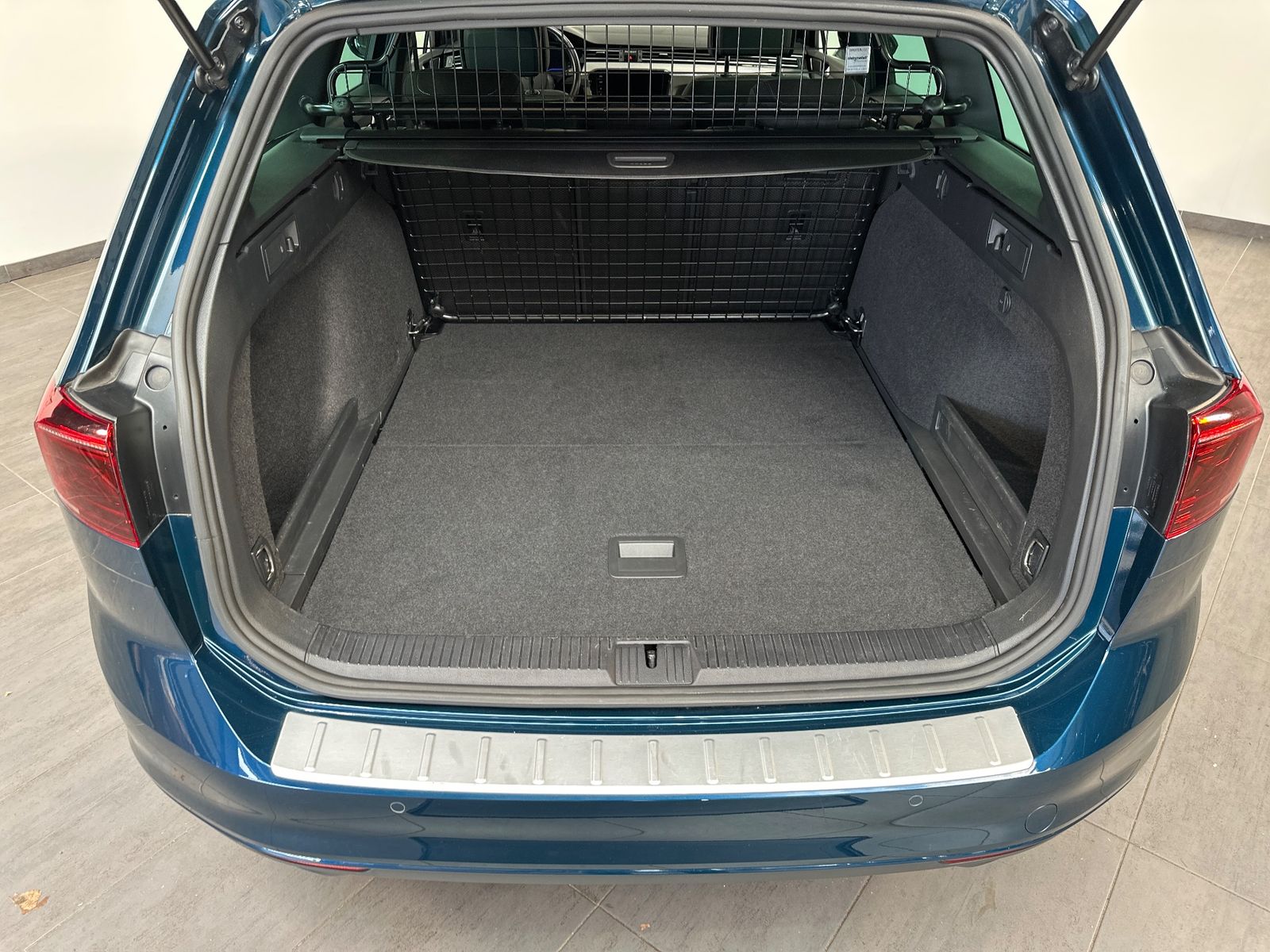 Fahrzeugabbildung Volkswagen Passat Variant 2.0 TDI DSG NAV+IQ-LIGHT+ACC