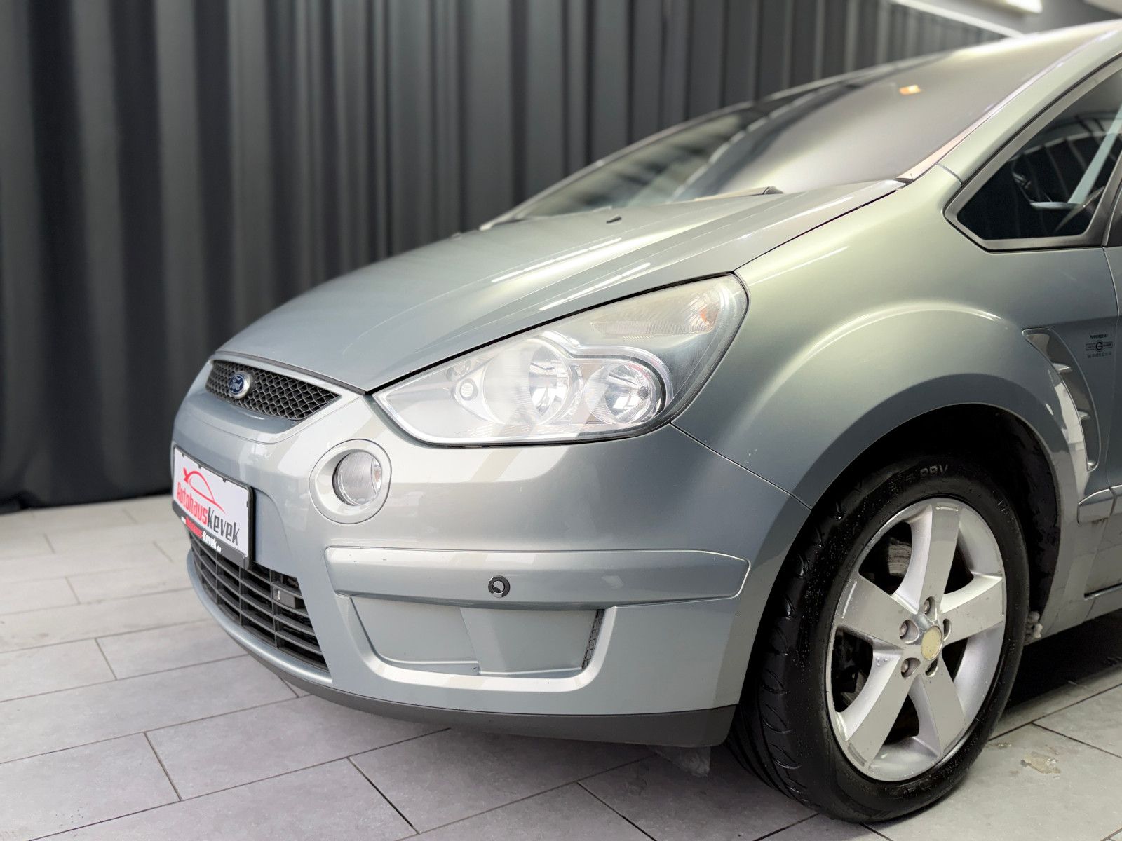 Fahrzeugabbildung Ford S-MAX Titanium|AHK|HU 05/2027