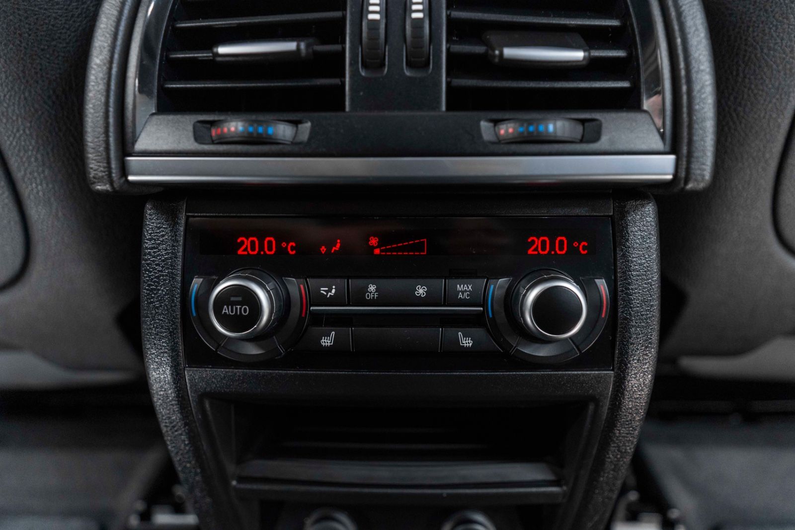 Fahrzeugabbildung BMW X6 xDrive50i M-SPORTPAKET 360° H&K ACC HUD TOTW