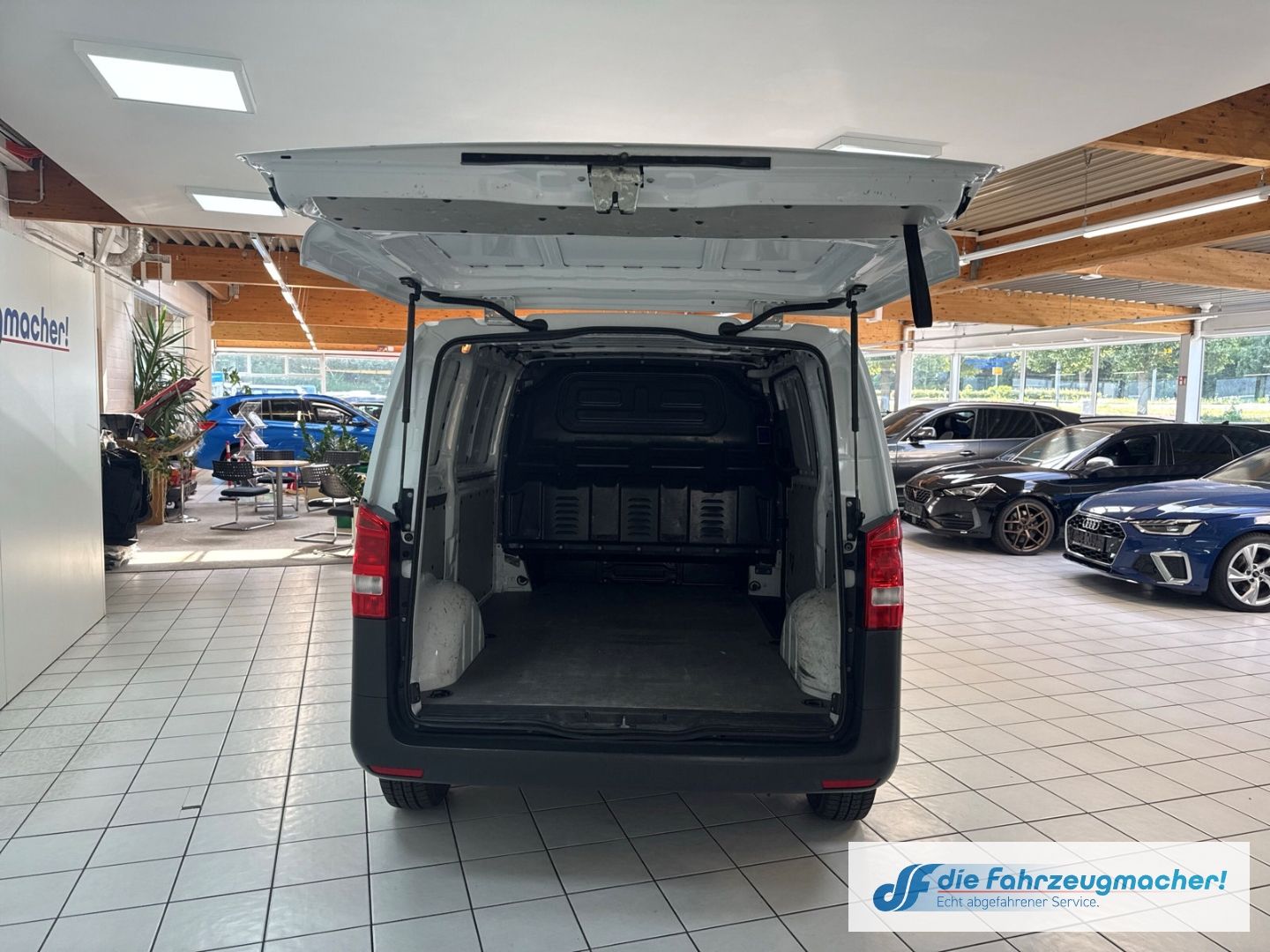 Fahrzeugabbildung Mercedes-Benz Vito Kasten 111 CDI WORKER FWD kompakt BlueTEC T