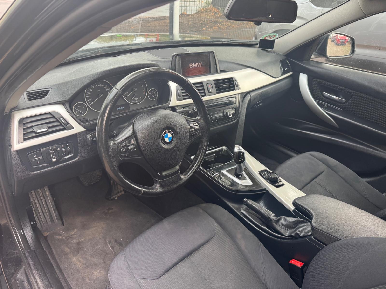 BMW Série 3 320i Touring BVA 184ch - Toit ouvrant - Clim - Régulateur de vitesse - Attelage