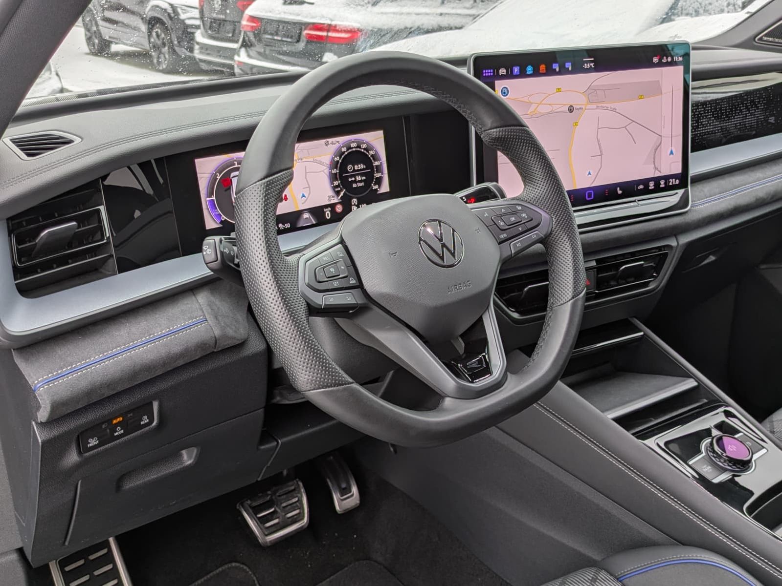 Fahrzeugabbildung Volkswagen Tayron 2.0 TDI 4M R-Line BLACK*7Si*MATRIX*PANO