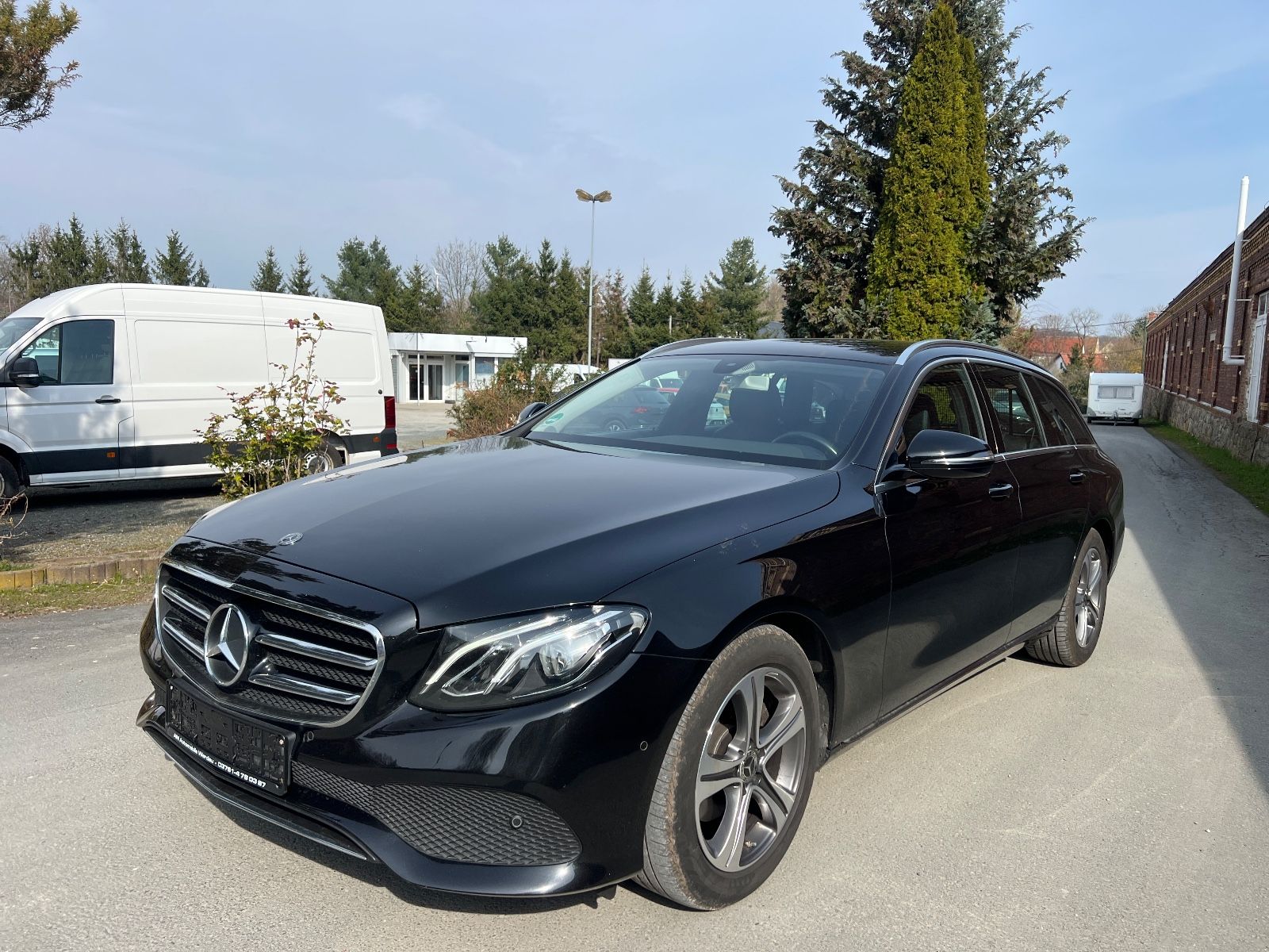 MERCEDES-BENZ E 220d T-Modell*RFK*AMBIENTE*AUTOMATIK