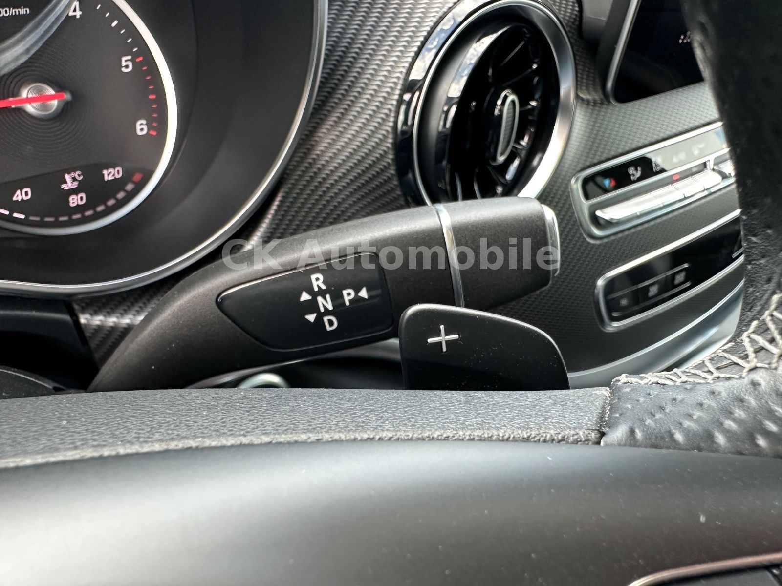 Fahrzeugabbildung Mercedes-Benz V 300d 4 Matic AVANTGARDE AMG-Line/6 Sitze/Pano