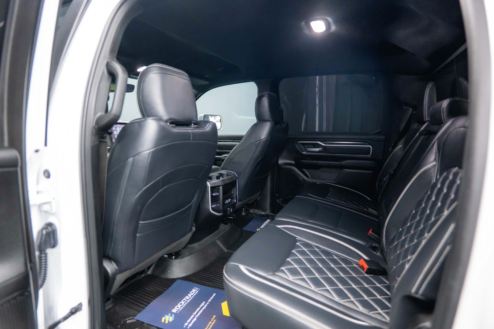 Fahrzeugabbildung Dodge RAM 5.7 V8 HEMI 4x4 OFFROAD Night-Paket *LED*