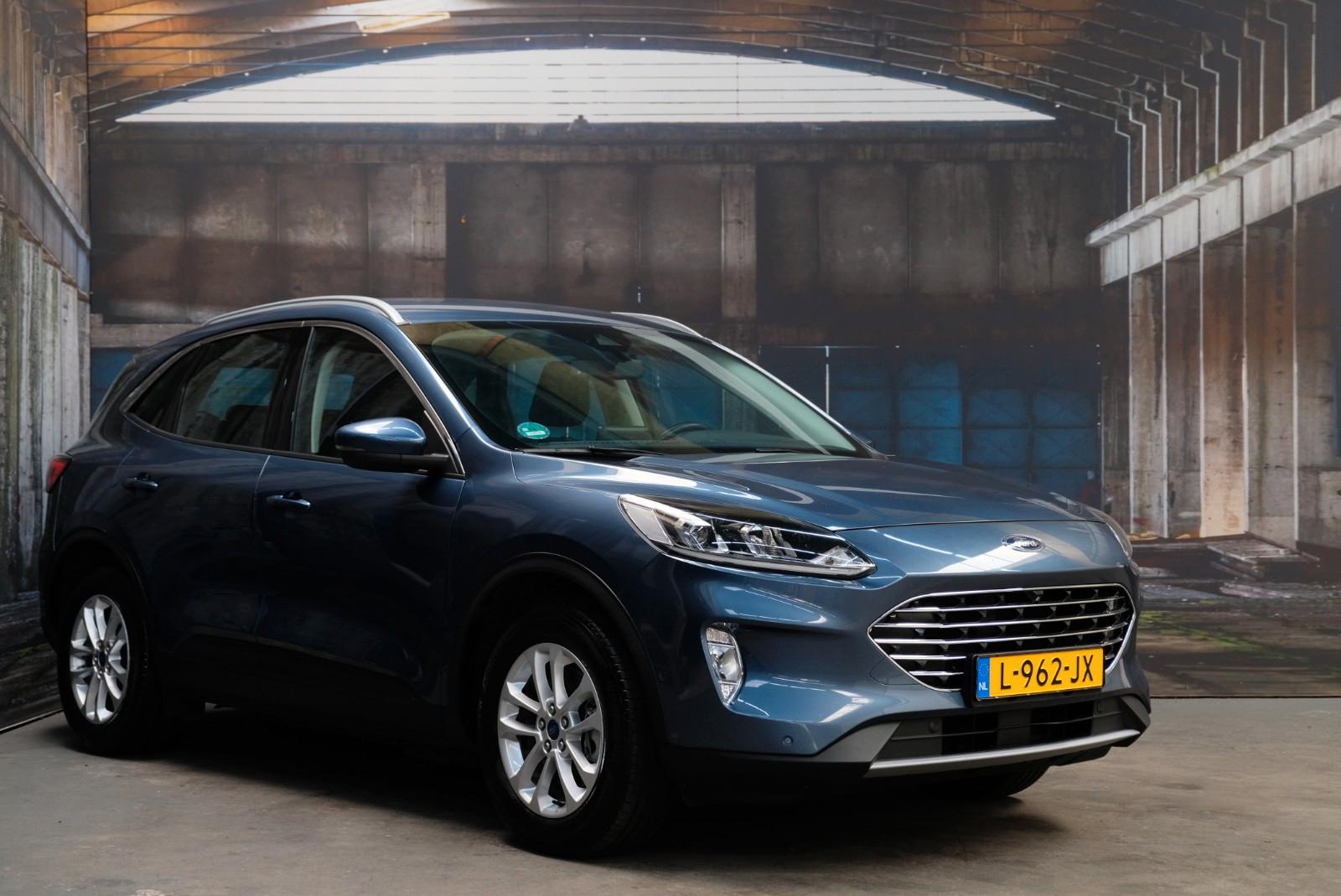 Ford Kuga Plug-In Hybrid Titanium*Kamera*LED*2xKabeln
