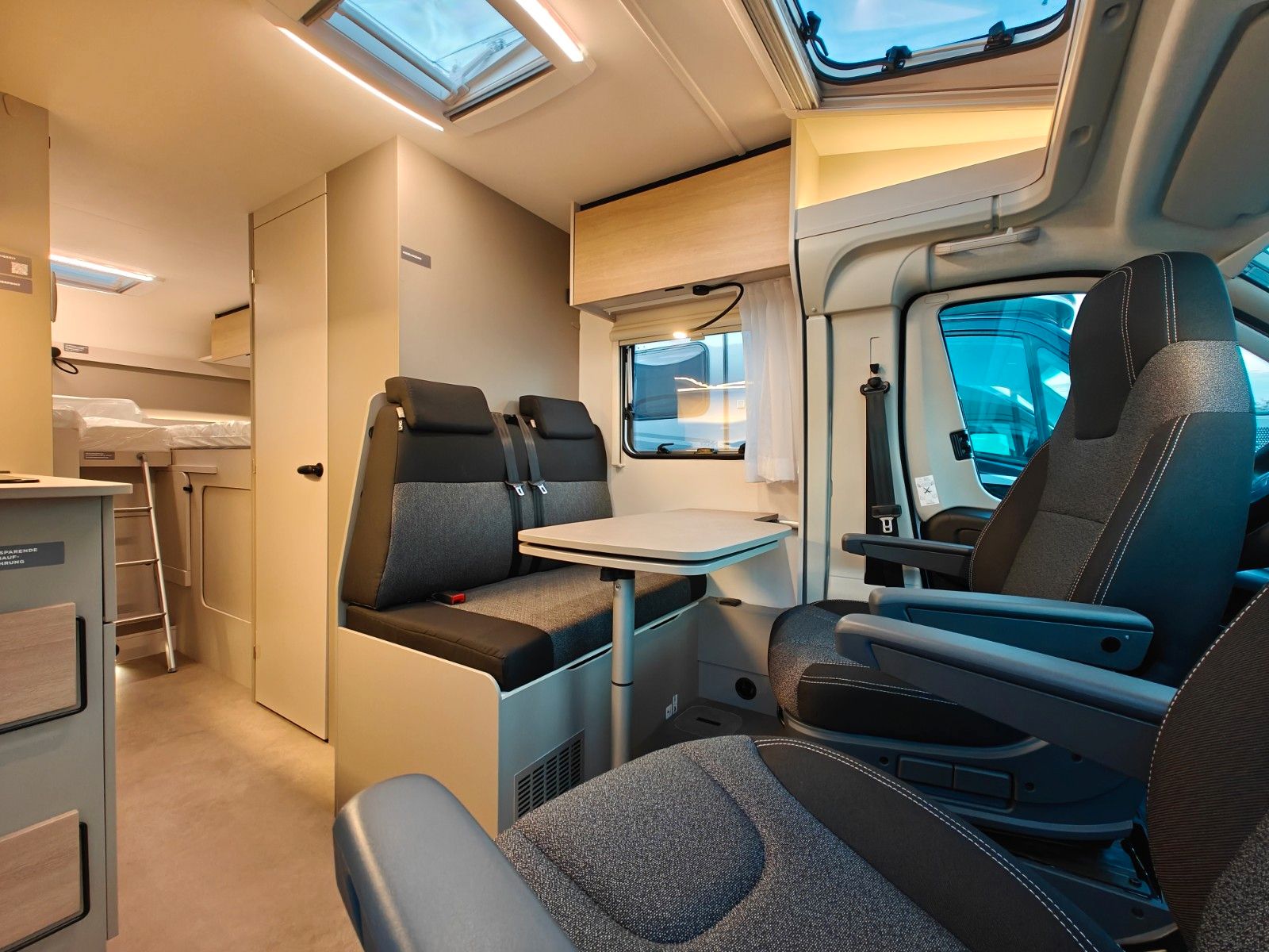 Fahrzeugabbildung LMC Tracer V 670 - Tracer Van Paket, 140PS, MJ2026 -