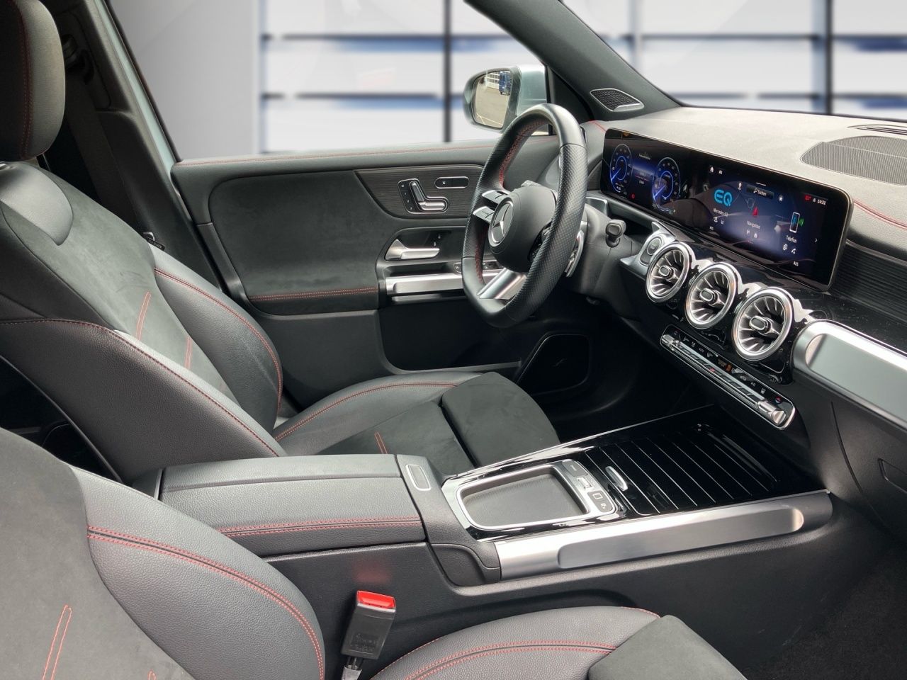 Fahrzeugabbildung Mercedes-Benz EQB 300 4M AMG AHK Pano 360°Kamera LED KeylessGo
