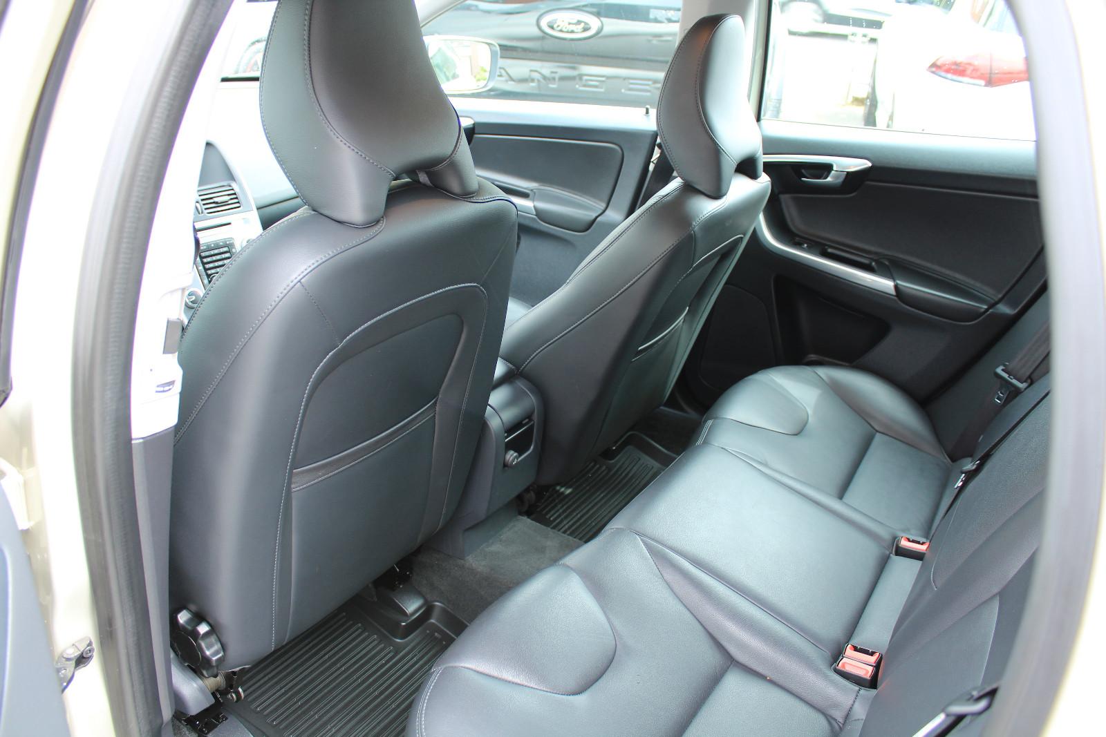 Volvo XC60 D3 Momentum Geartronic+SENSUS+LEDER+PDC+AHK