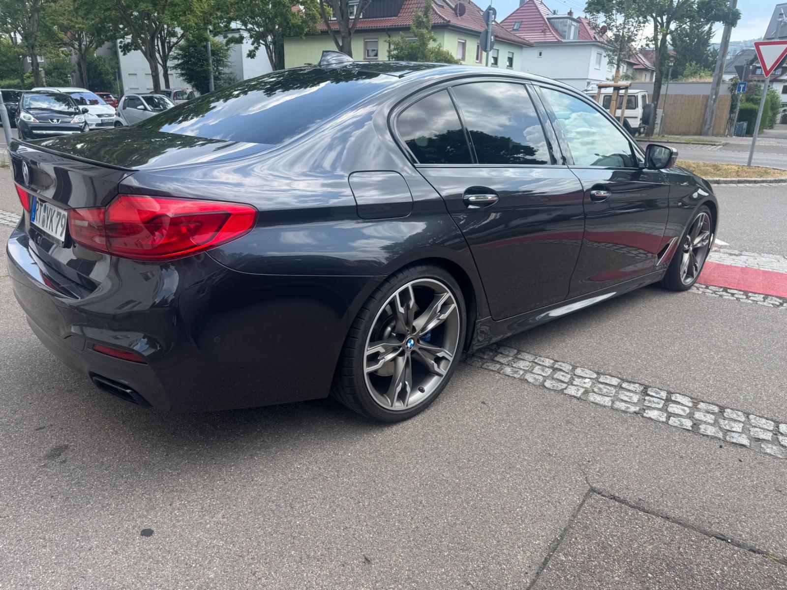 BMW M550 i xDrive/HUD/LED/Titan