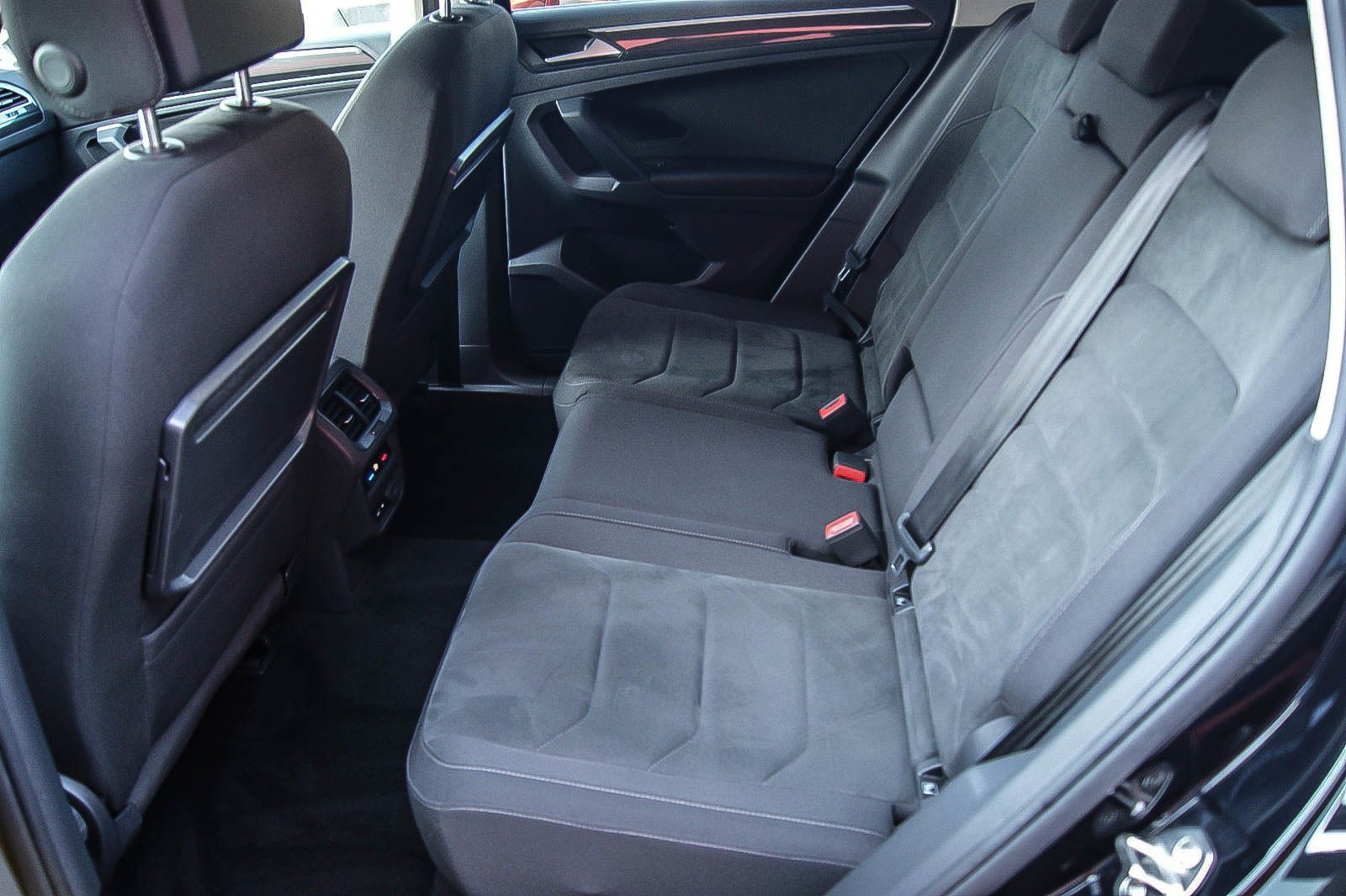 Fahrzeugabbildung Volkswagen Tiguan 2.0TDI 4Motion DSG R-LINE Black Style 19'