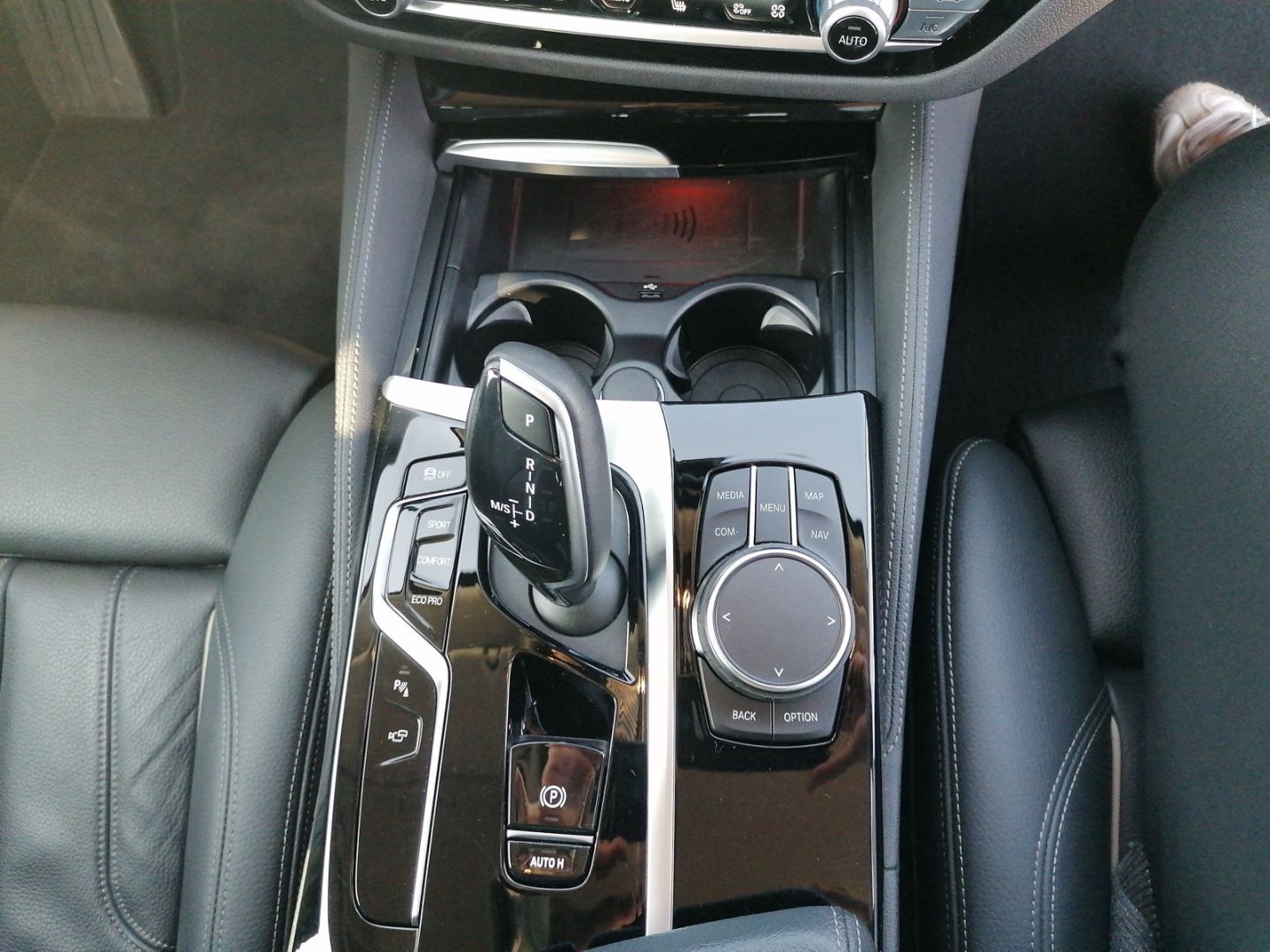 BMW 520 d xDrive Touring Luxury Line  Park-Assistent foto 16