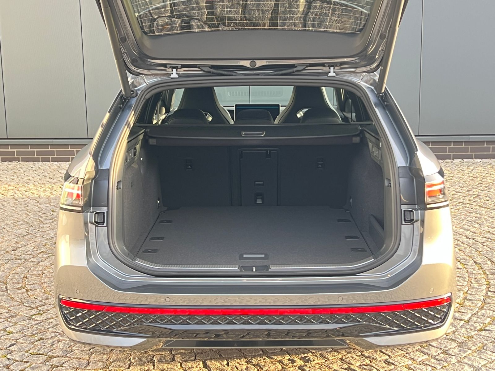 Fahrzeugabbildung Volkswagen Passat Variant R-Line 2.0 TDI DSG 4MOTION *AHK,