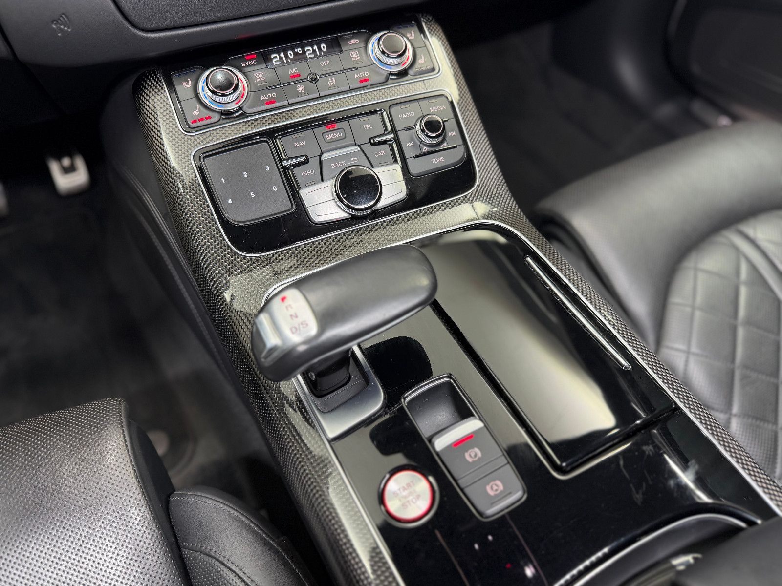 Fahrzeugabbildung Audi S8 4.0 TFSI quattro plus |KERAMIK|CARBON|MASSAGE