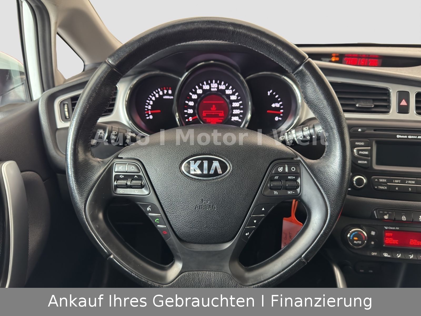 Fahrzeugabbildung Kia Ceed FIFA World Cup Edition ALU/SHZ/LKRDHZ/KLIMA