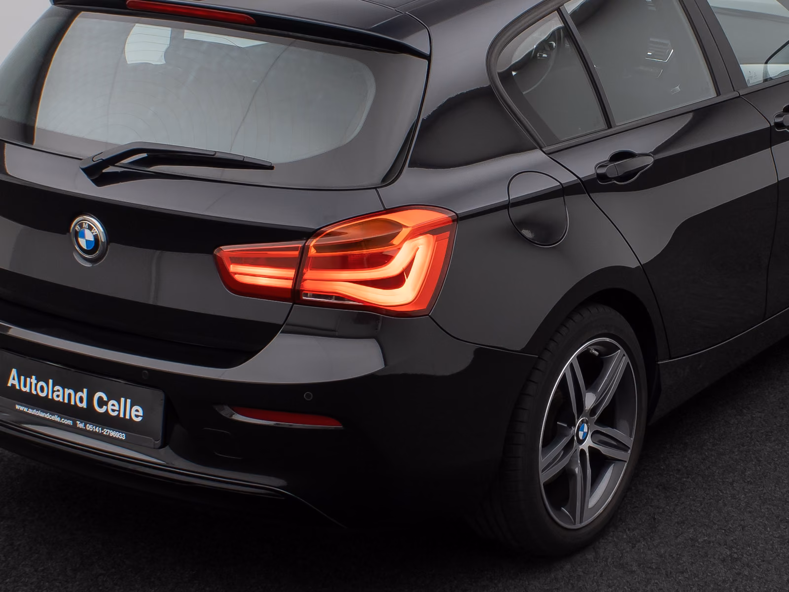 BMW 120d xD Sport Line Glasdach H/K PDC LED Komfort