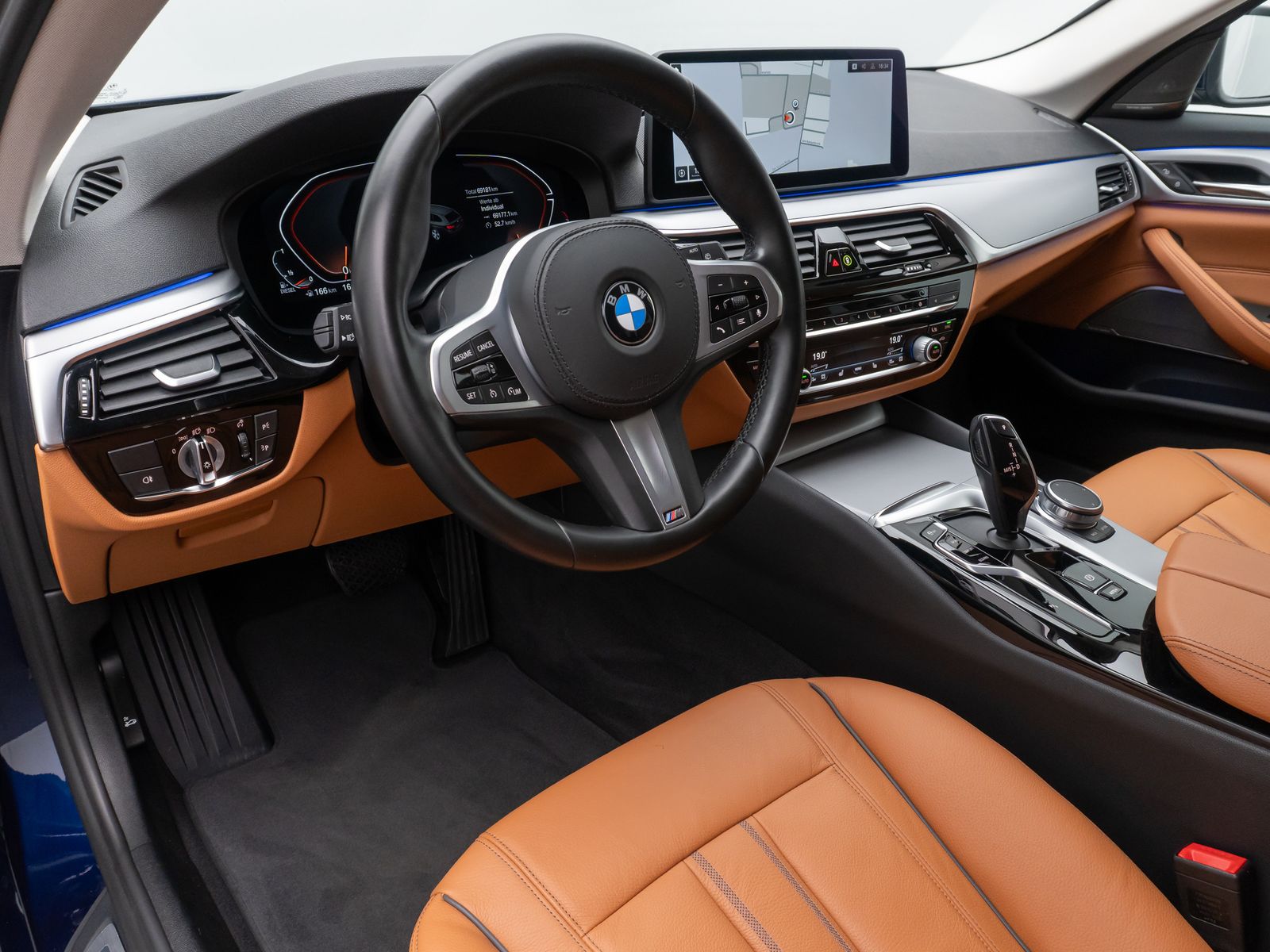 Fahrzeugabbildung BMW 520d xD DAB Kamera HUD Laser H/K Leder Komfort