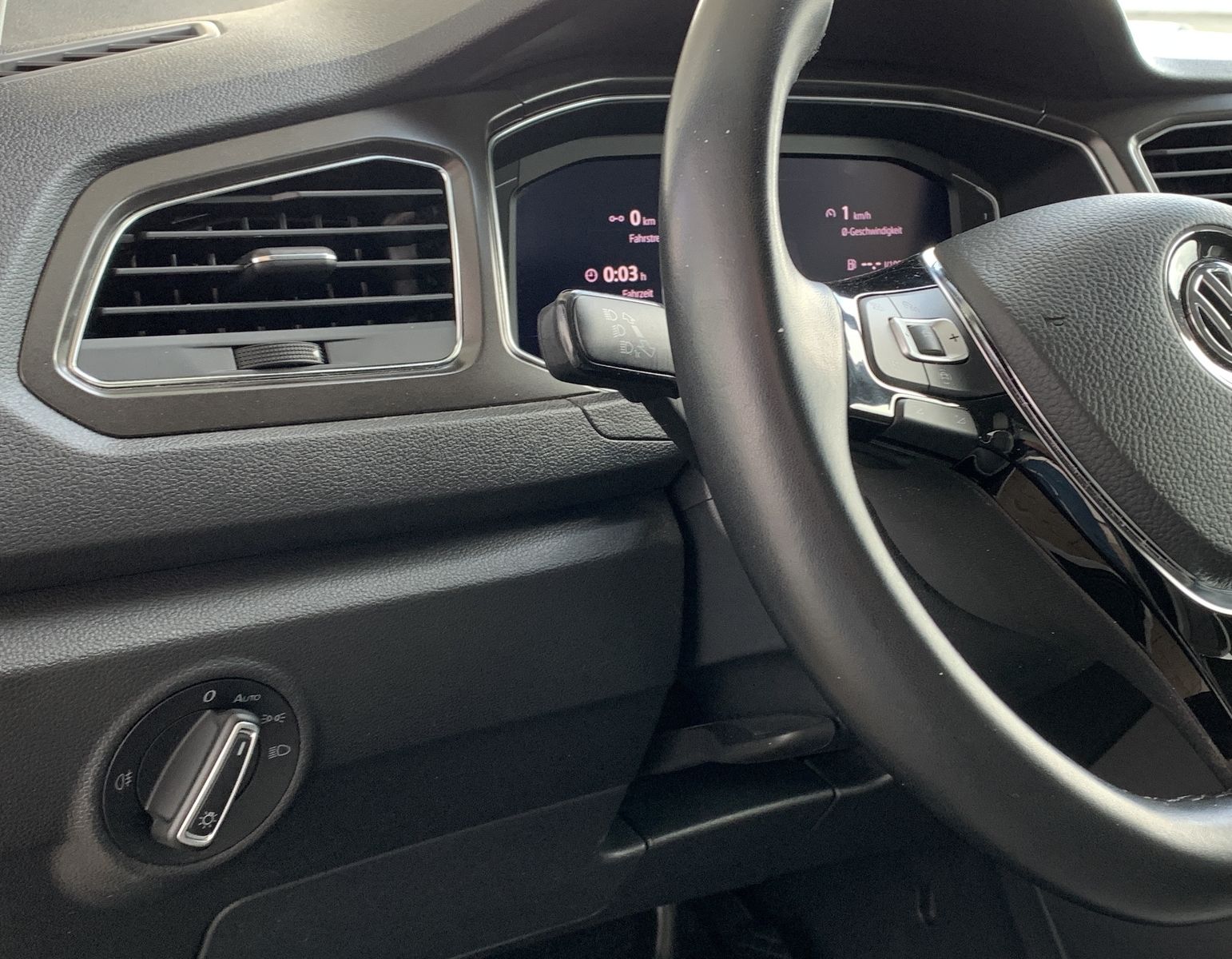 Fahrzeugabbildung Volkswagen T-Roc 2.0 TDI*Style*Leder*LED*STHZ*ACC*Side*Cam*