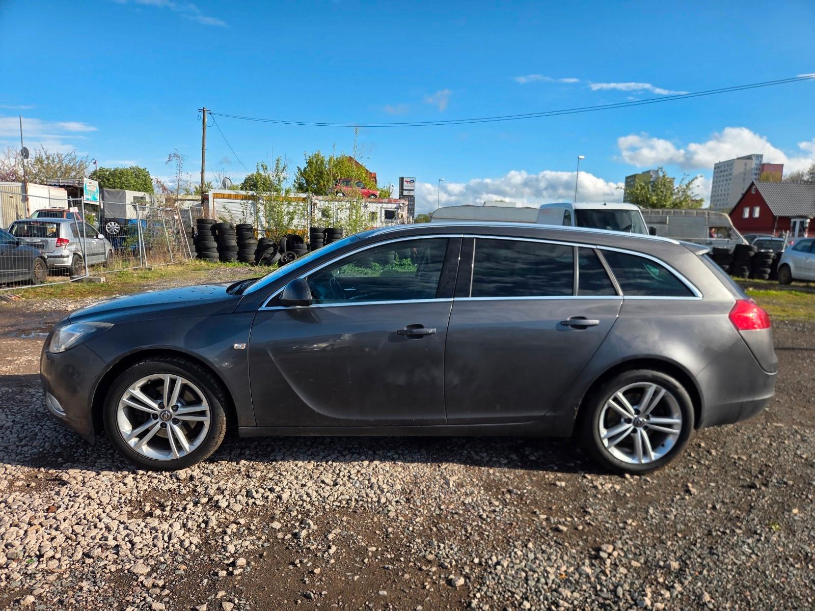 Opel Insignia A Sports Tourer Sport 4x4+AHK+TÜV NEU
