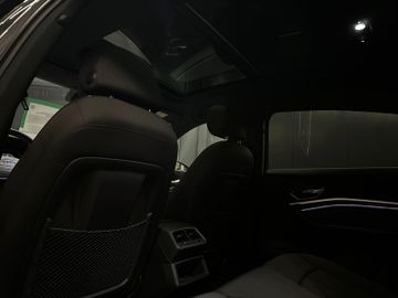Audi Q8 e-tron - 10