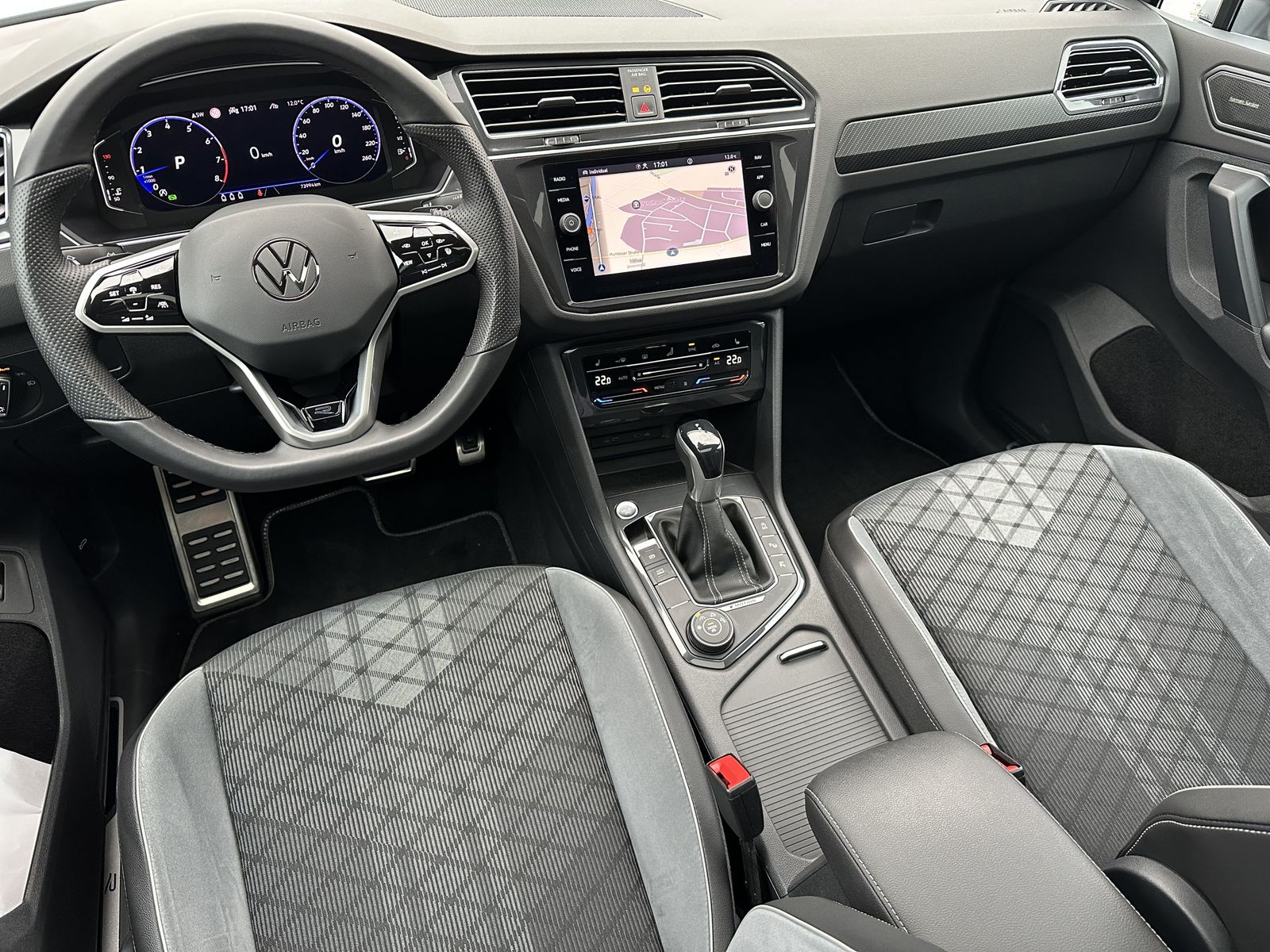 Fahrzeugabbildung Volkswagen Tiguan R-Line 4M NAV+IQ-LIGHT+PANO+20ZO+360°+ACC