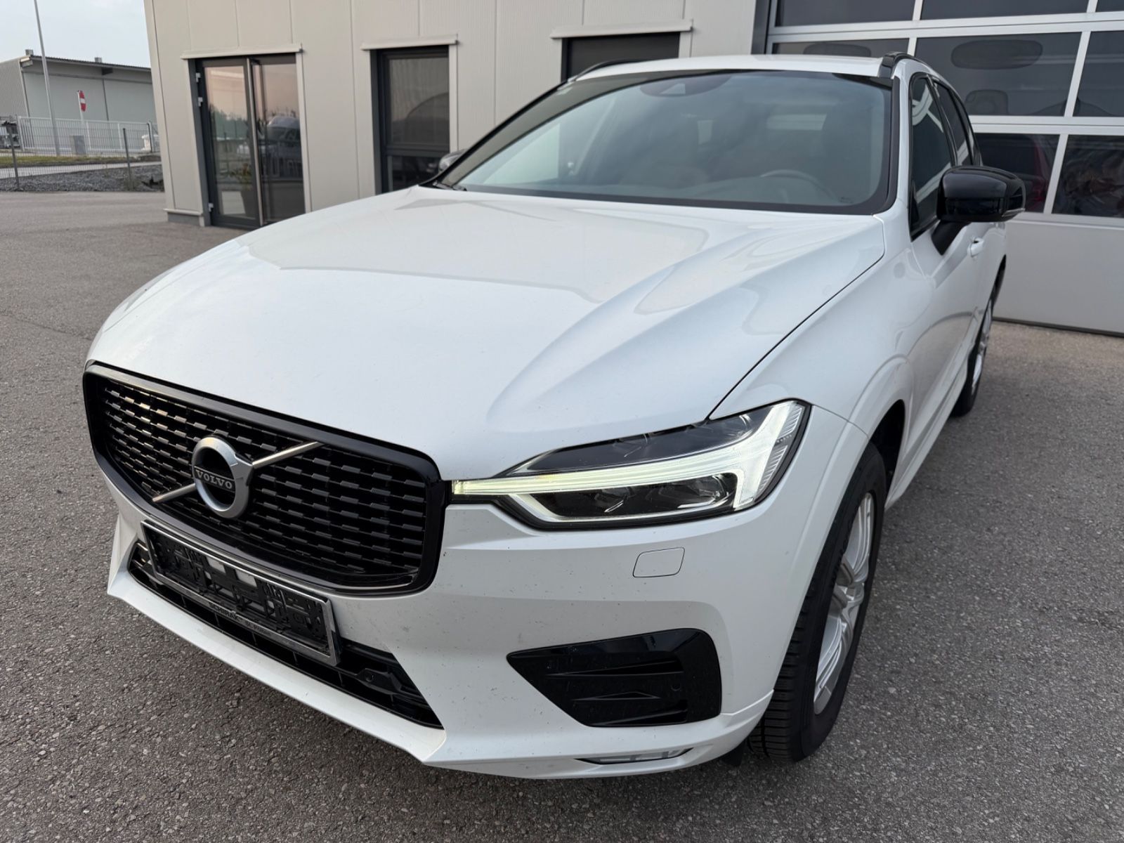 Volvo XC 60 XC60 B4  R Design AWD Aut.
