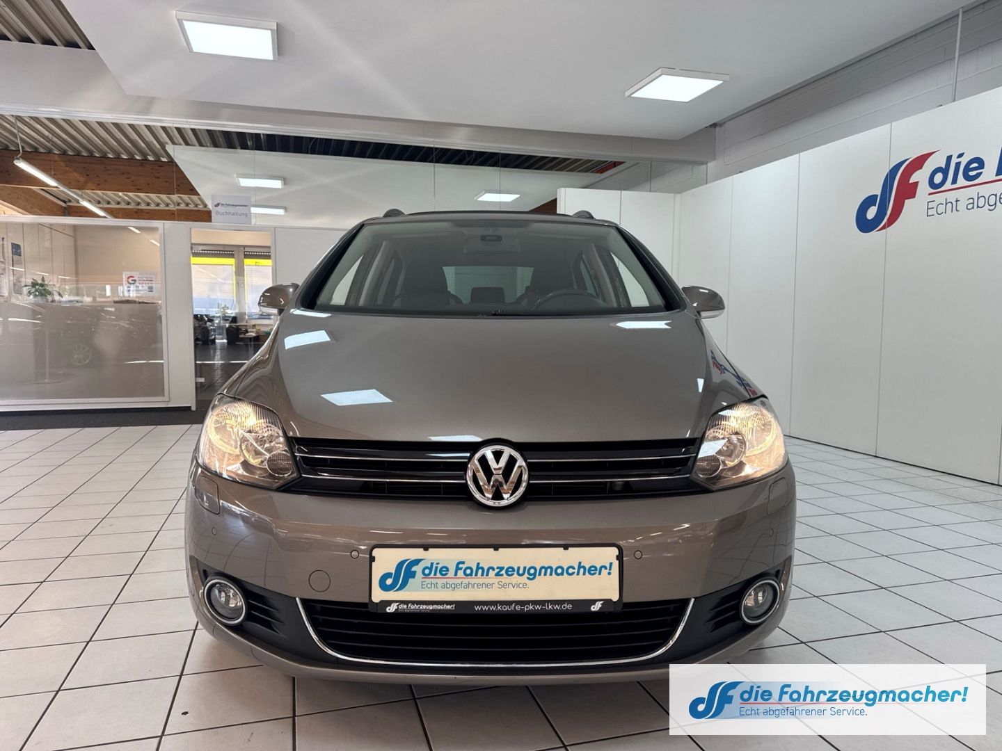 Fahrzeugabbildung Volkswagen Golf Plus VI Life Navi Dyn. Kurvenlicht 2-Zonen-