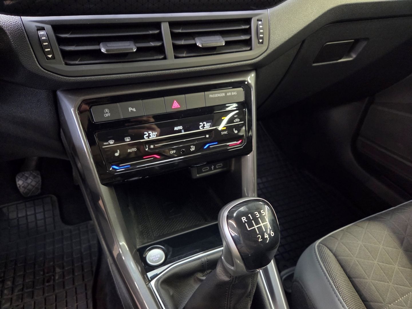 Fahrzeugabbildung Volkswagen T-Cross Style 1.0 TSI Digitales Cockpit Soundsys