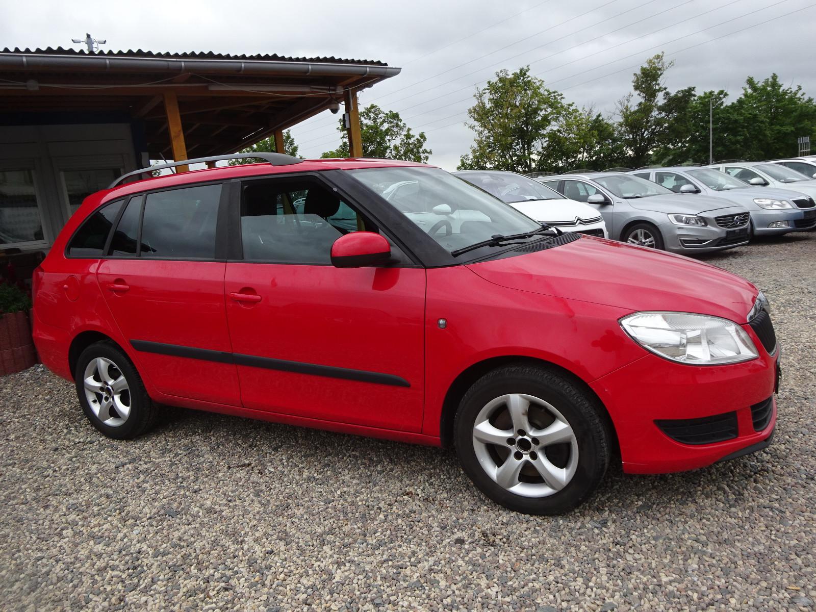 Skoda Fabia 2011 — салон