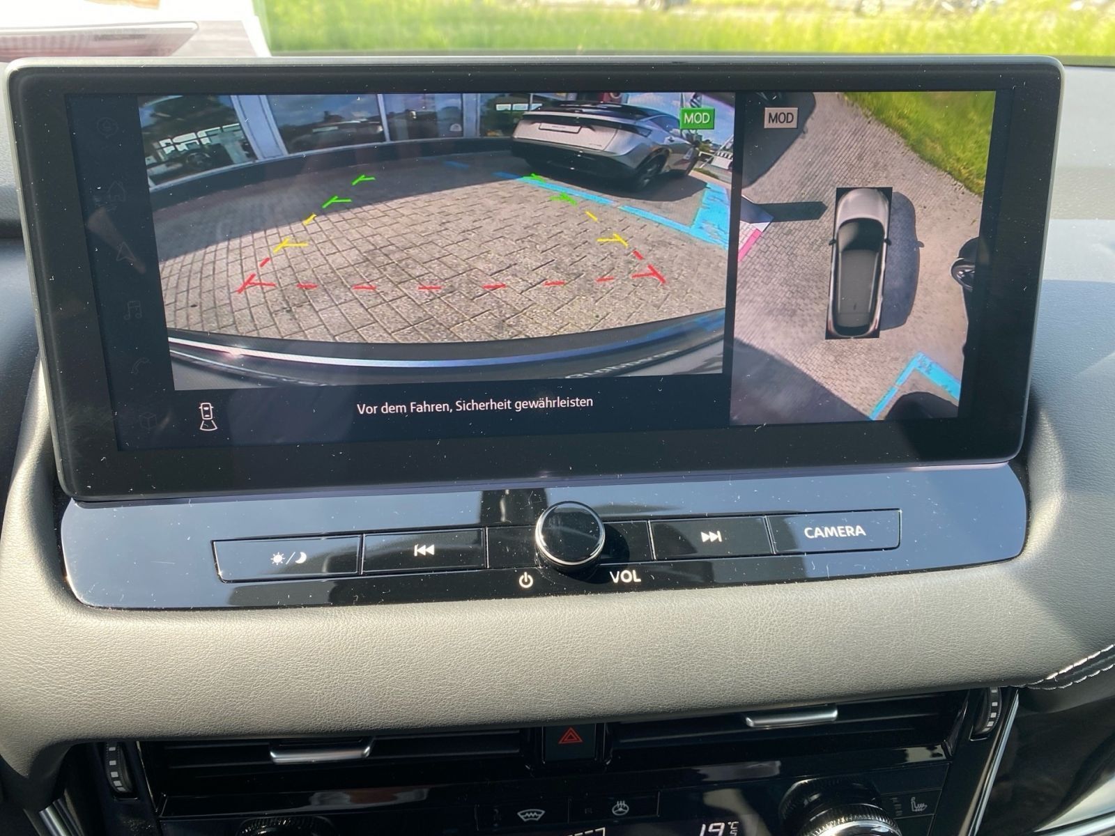 Fahrzeugabbildung Nissan Qashqai 1.3DIG-T Autom. N-Connecta*AHK*Pano*360'
