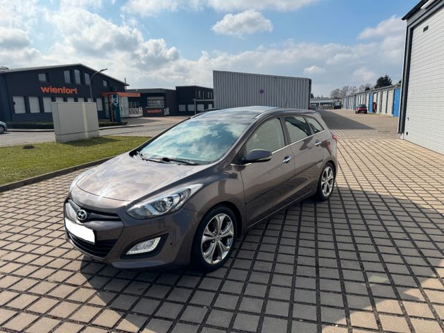 Hyundai i30 cw *PANORAMA*R-KAMERA*KEYLESS GO*