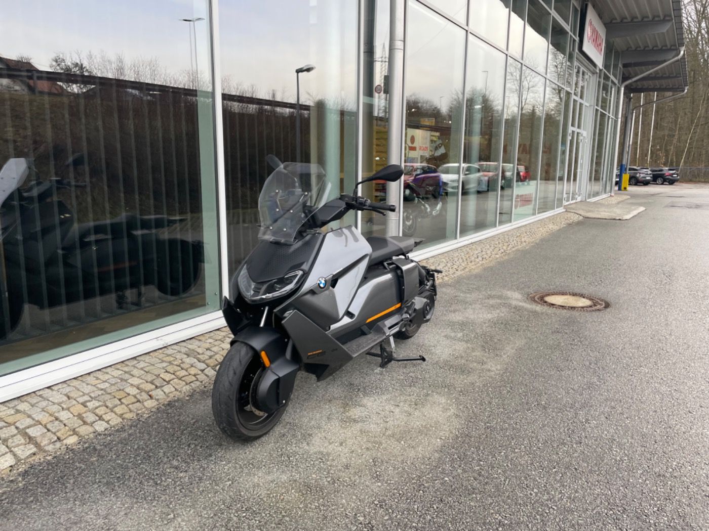 Fahrzeugabbildung BMW CE 04 Avantgarde mit Topcaseträger