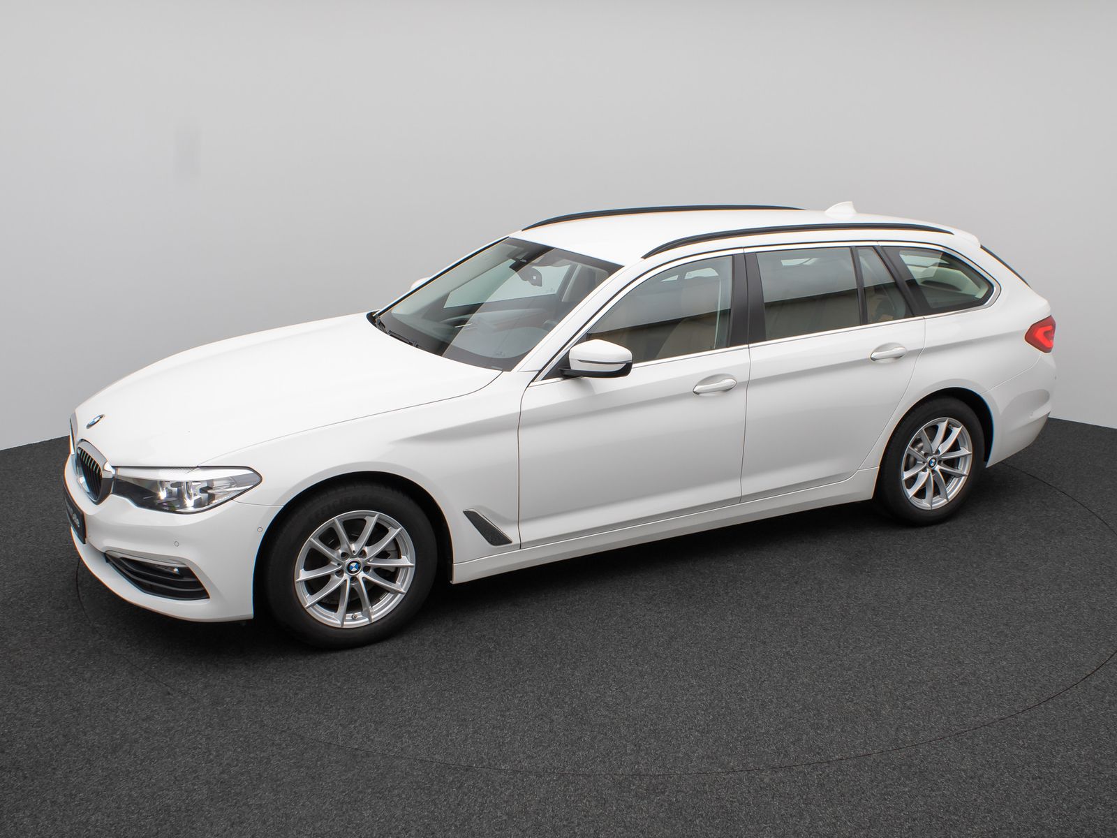 Fahrzeugabbildung BMW 520d Kamera Leder HiFi Sport AHK Alarm Parkassis