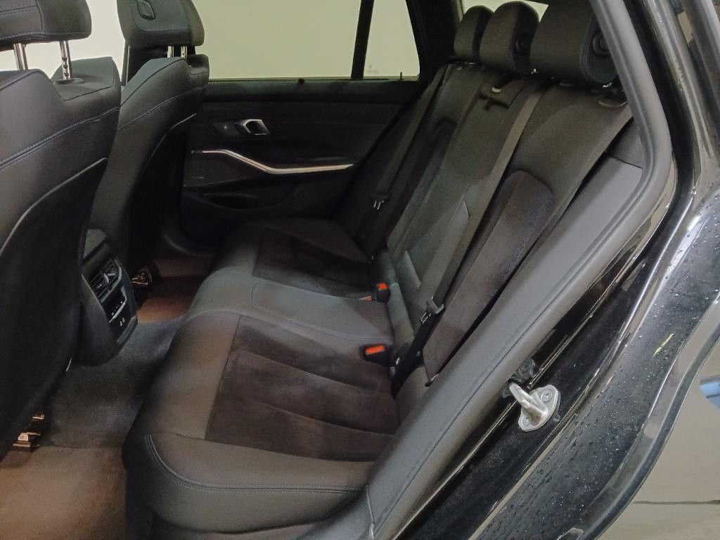 Fahrzeugabbildung BMW 320d xDrive Touring M-Sport °ACC°STANDHEIZ°PANO°