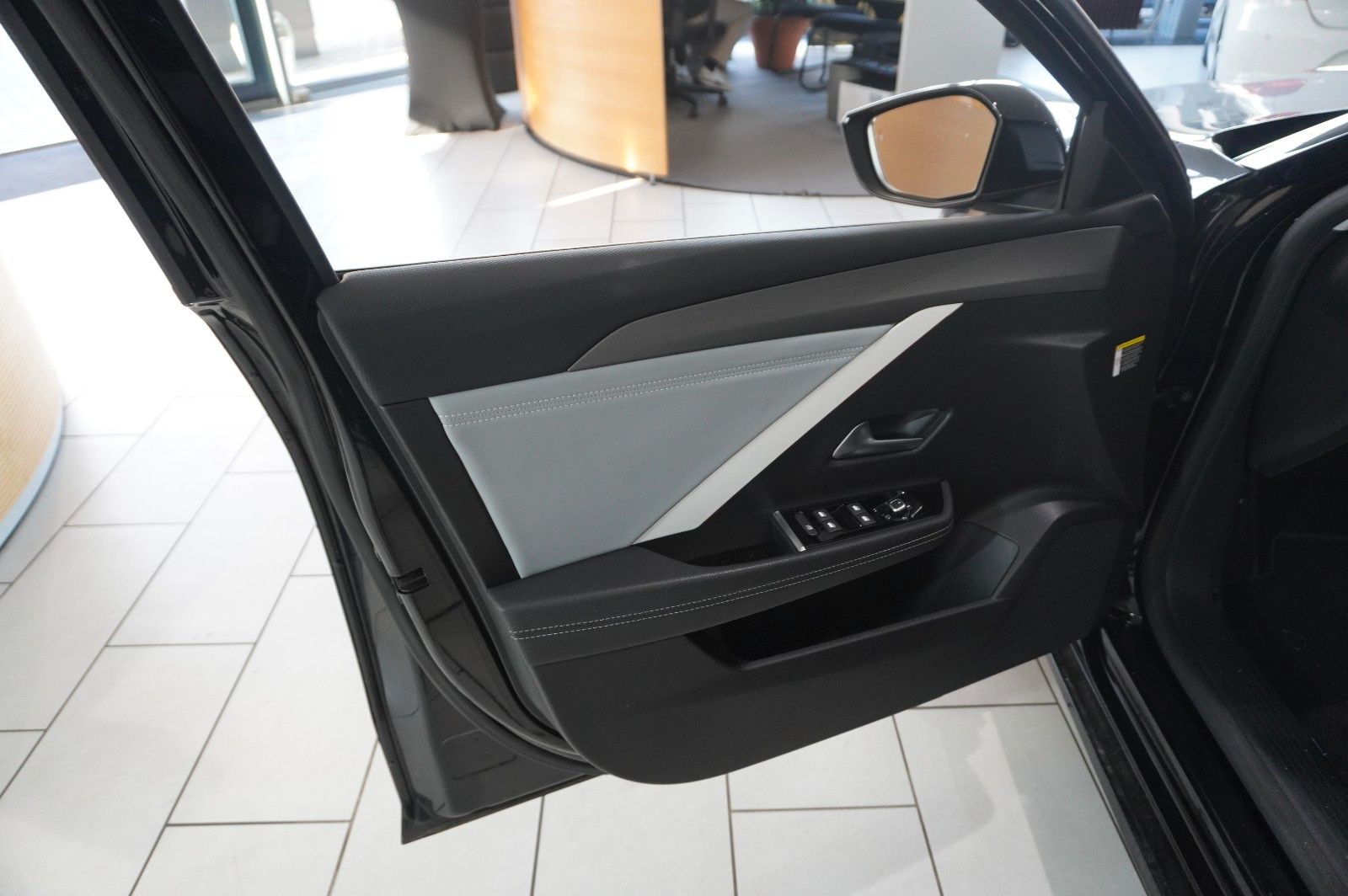 Fahrzeugabbildung Opel Astra L Lim. 1.6 HYBRID ELEGANCE NAVI/KAMERA/AHK
