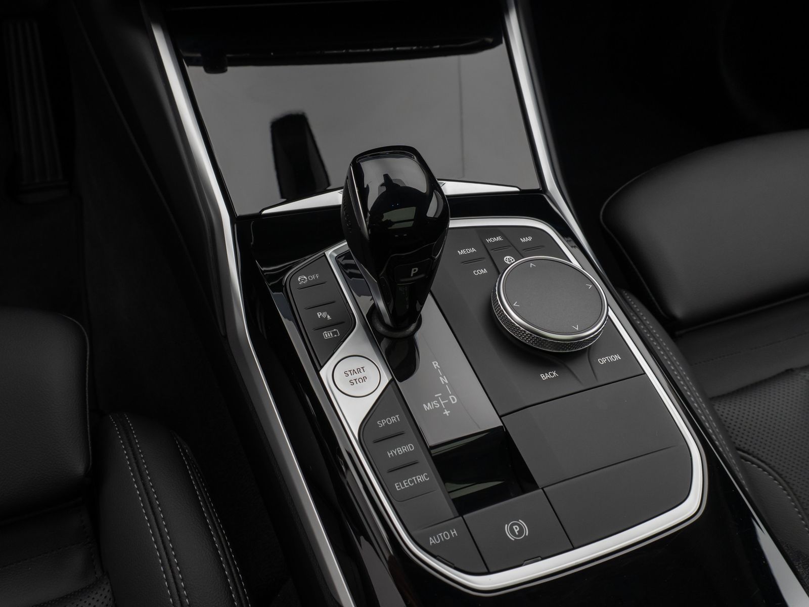 Fahrzeugabbildung BMW 320e Sport Line Panorama DAB CockPitPr PDC Alarm