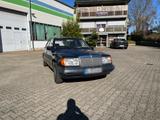 Mercedes-Benz 250 - blaue Mercedes-Benz 250