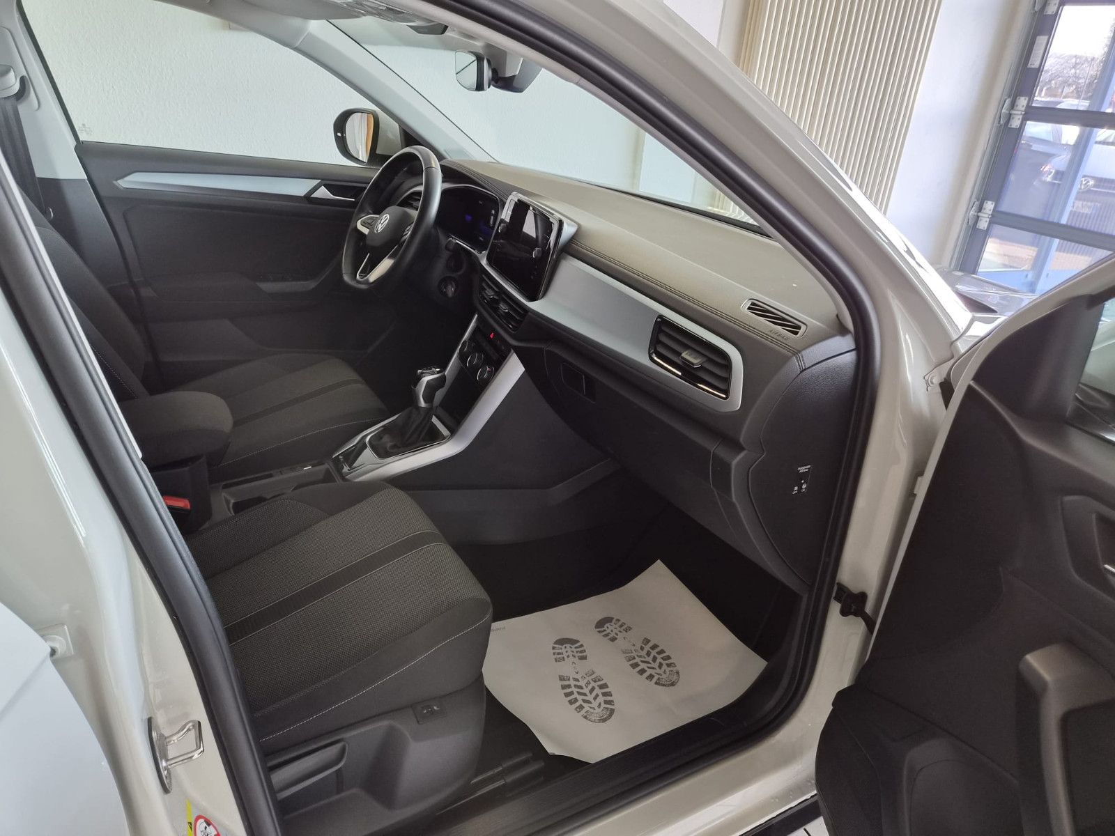 Fahrzeugabbildung Volkswagen T-Roc Life / NAVI / AHK / DIGITAL