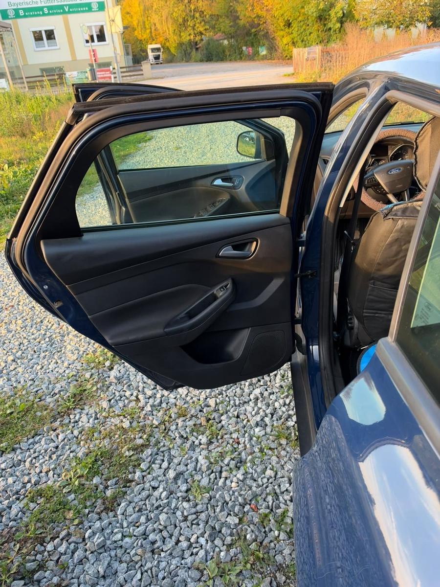 Ford Focus 2015 — interior
