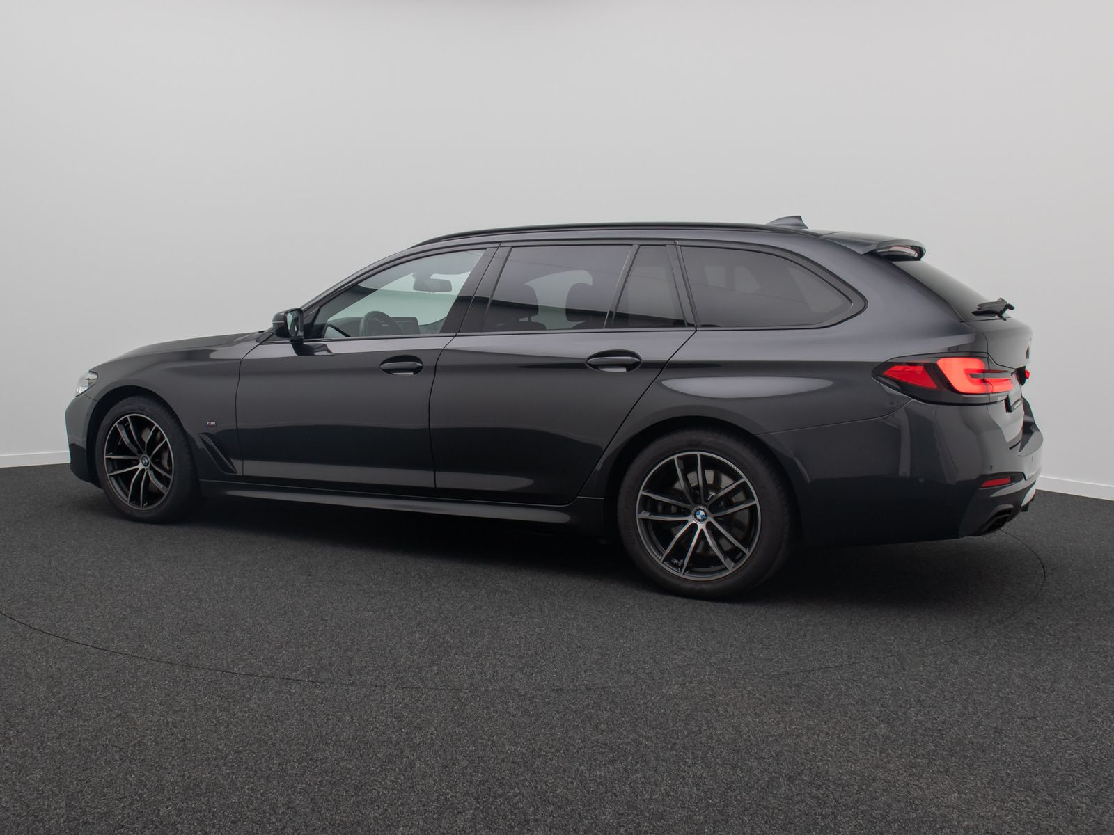 Fahrzeugabbildung BMW 530d xD M Sport 4xKlima DAB HUD Alarm Kamera