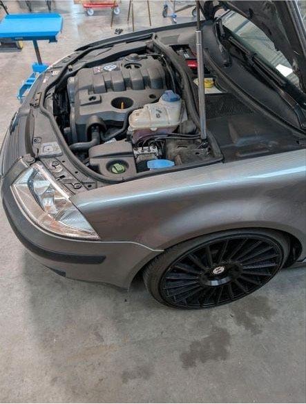 Volkswagen Passat 2004 — салон