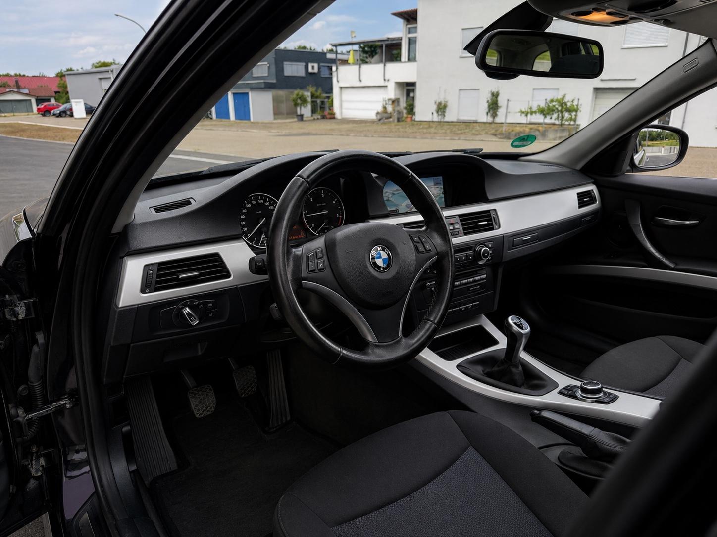 BMW 320 2011 — photo 9