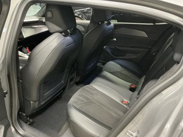 Peugeot 408 - 8