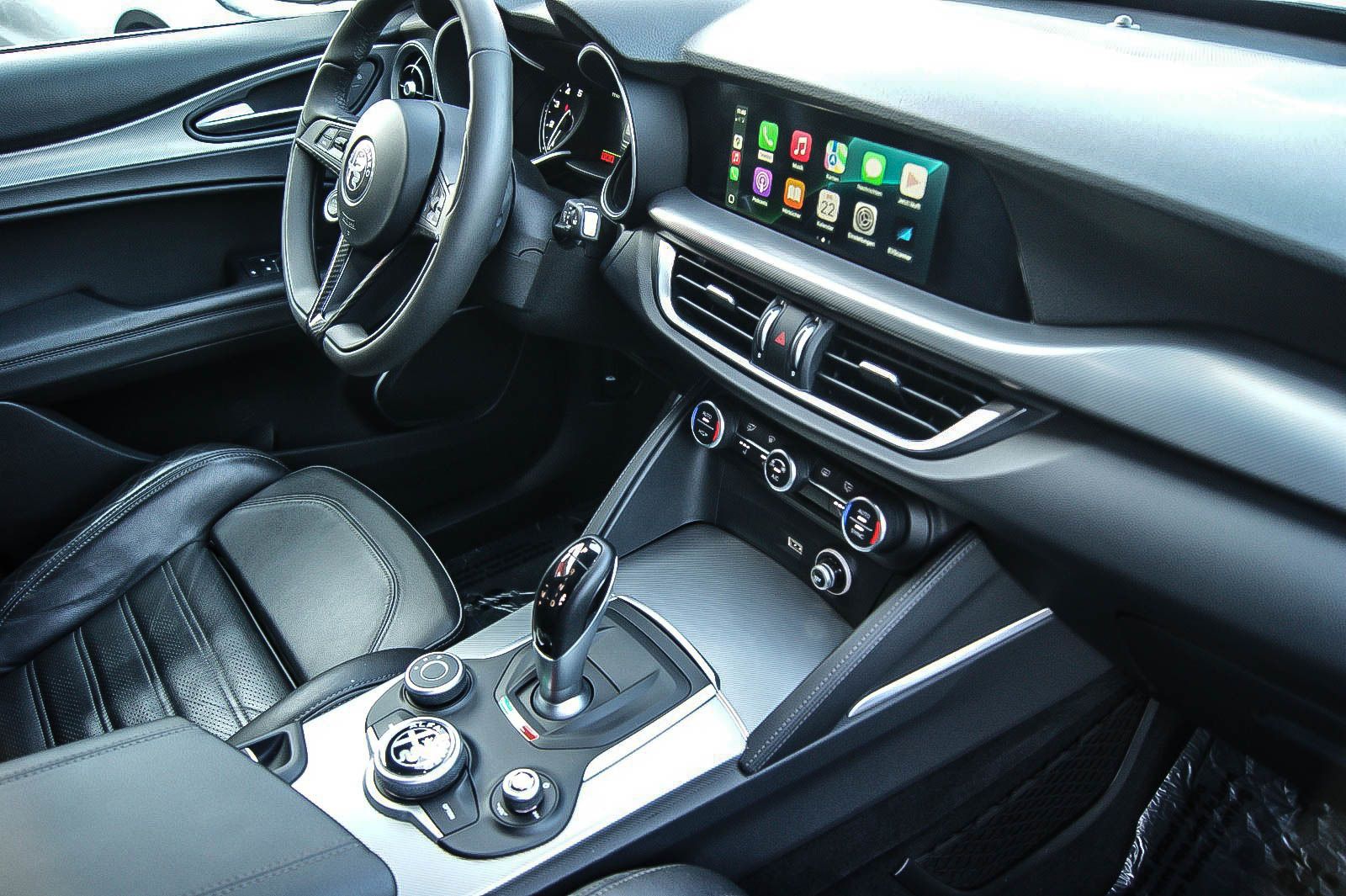 Fahrzeugabbildung Alfa Romeo Stelvio Super Q4 LUSSO SPORTPAKET LEDER WINTER