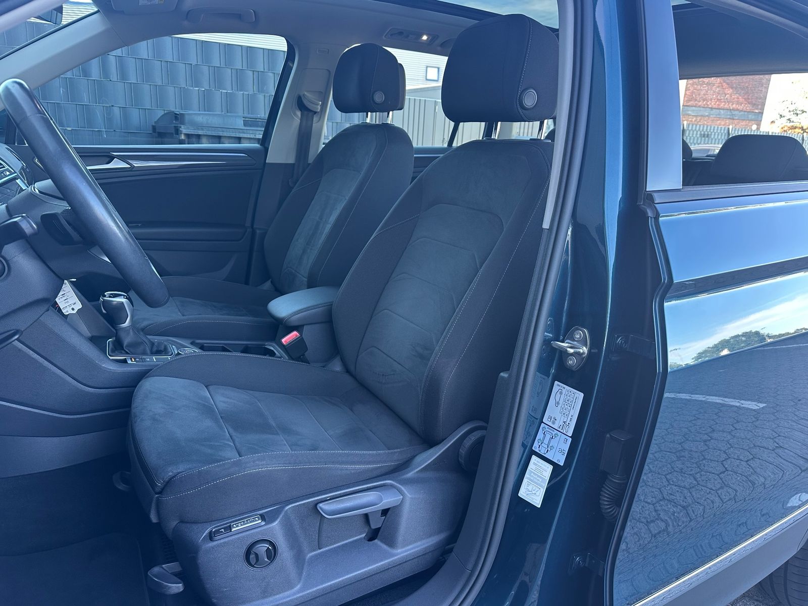 Fahrzeugabbildung Volkswagen Tiguan 2.0 TDI DSG 4Motion Life NAV+IQ-LIGHT