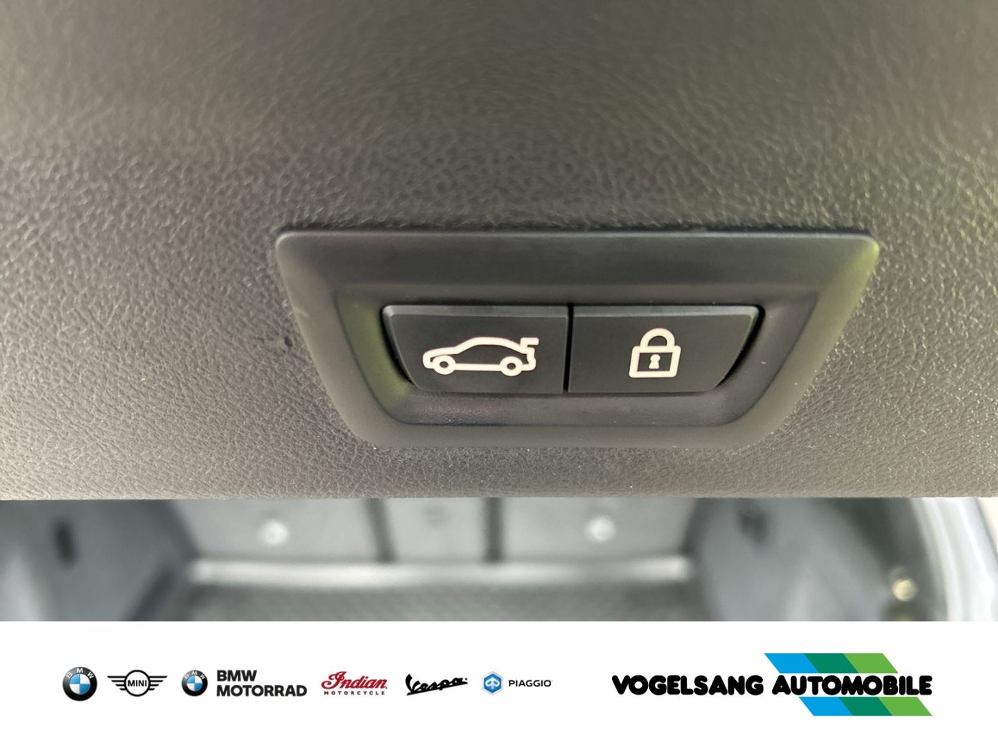 Fahrzeugabbildung BMW X3 xDrive 20iA M Sport Navi groß Panorama HiFi 2