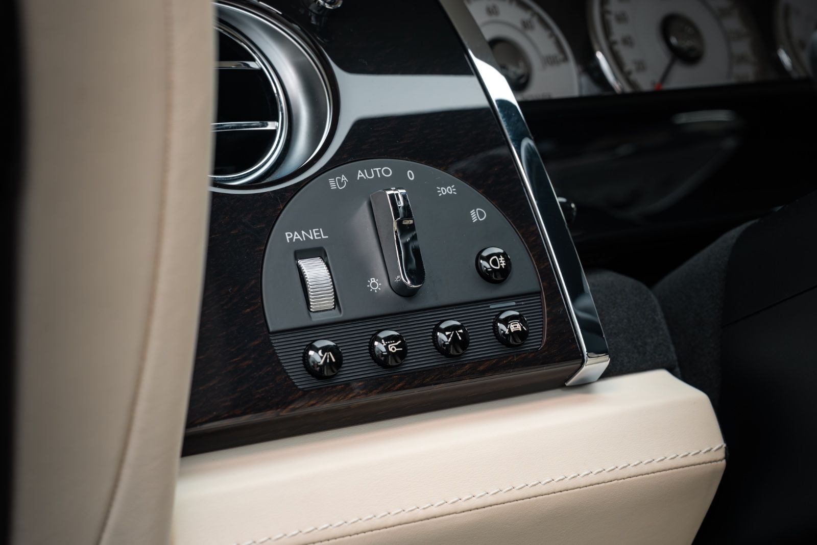 Fahrzeugabbildung Rolls-Royce Wraith BESPOKE AUDIO/SHOOTING STAR/DRIVER ASSI 3